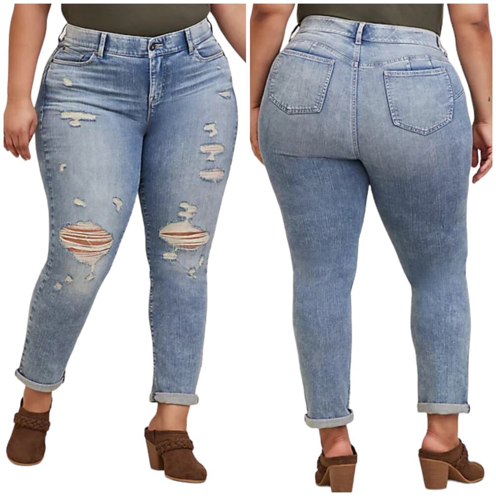 NWT Torrid Light Wash Distressed Straight Leg Jeans